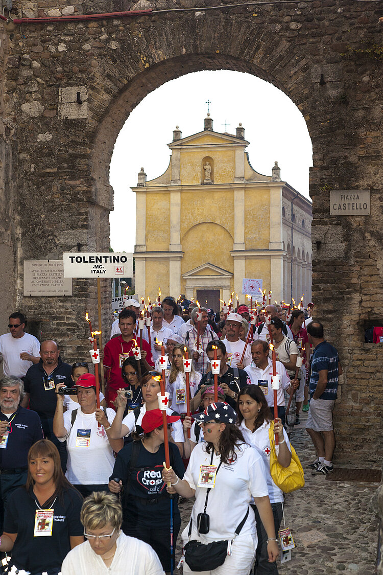 Aufbruch des internationalen Zuges in Solferino