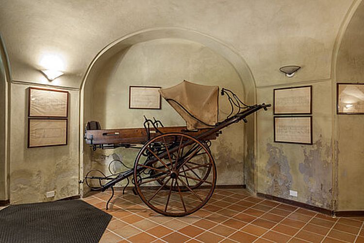 Eine Rädertrage von Louis Appia im Rotkreuzmuseum von Castiglione