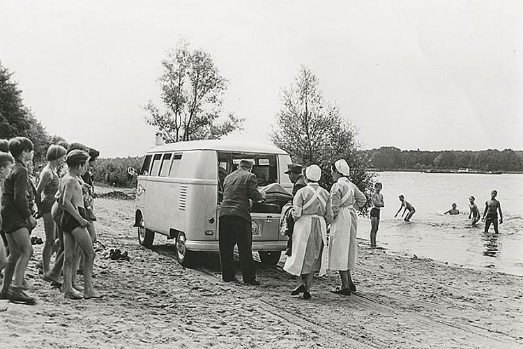 Ein Einsatz der Wasserwacht an der Havel aus den fünfziger Jahren