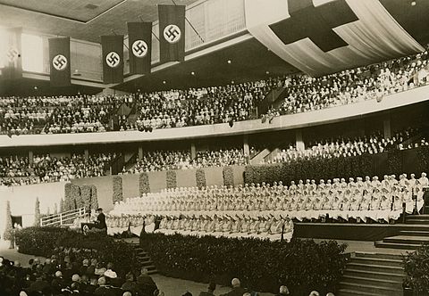 Feierliche Vereidigung von DRK-Angehörigen in der Berliner Deutschlandhalle, 1940 (DRK)