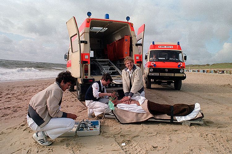 Ein Einsatz der Wasserwacht am Strand von Sylt