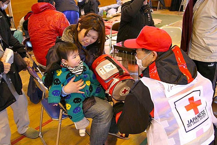 Das Japanische Rote Kreuz sorgt für medizinische und psychologische Betreuung 